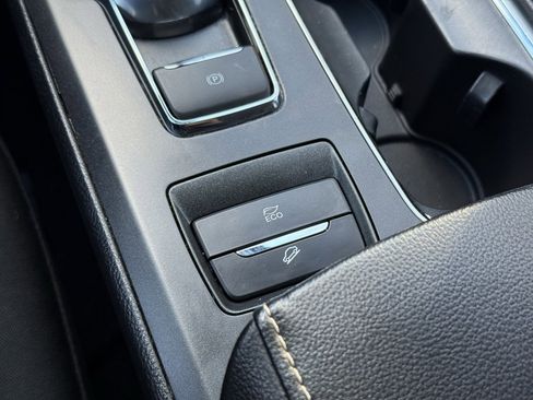 Used 2020 Ford Fusion SE image 5