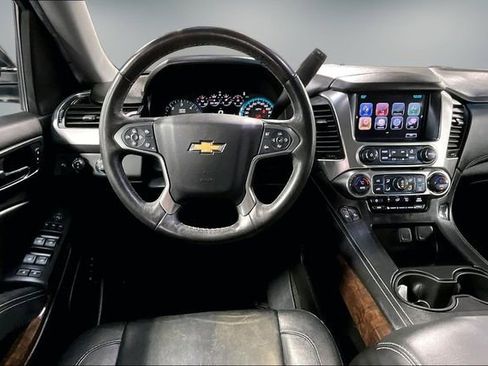 Used 2017 Chevrolet Suburban LT image 10