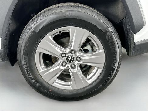 Certified 2025 Toyota RAV4 XLE image 28