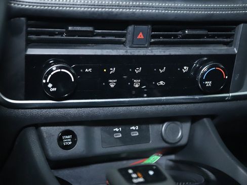 Used 2024 Nissan Rogue S image 26