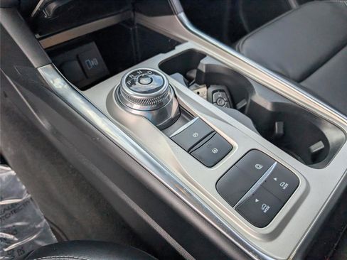 Used 2022 Ford Explorer XLT w/ Equipment Group 202A image 18