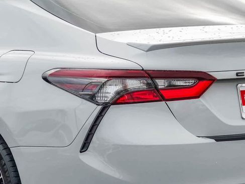 Used 2023 Toyota Camry SE image 7