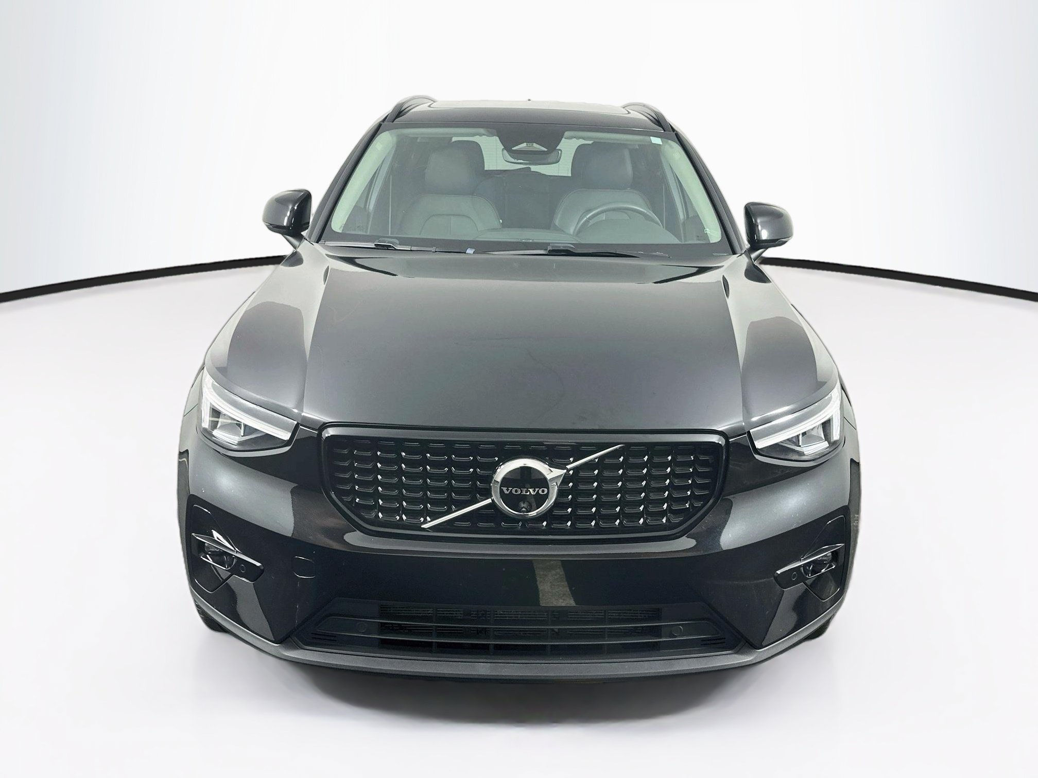 Used 2024 Volvo XC40 B5 Plus w/ Protection Package Premier AWD/4WD image 2