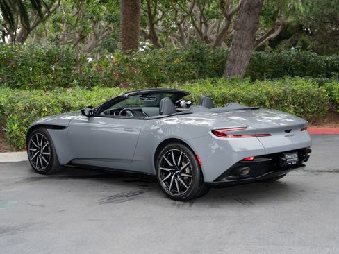 Used 2022 Aston Martin DB11 Volante RWD image 5