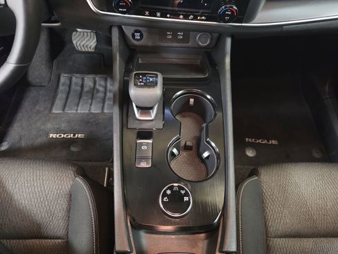 Used 2025 Nissan Rogue SV image 18
