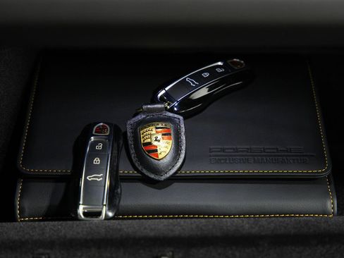 Used 2024 Porsche Cayenne Turbo GT AWD/4WD image 86