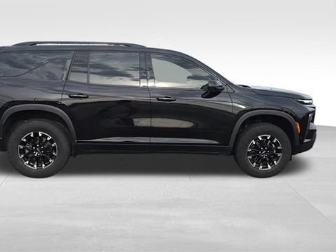 Certified 2024 Chevrolet Traverse Z71 w/ Enhanced Driving Package AWD/4WD image 2