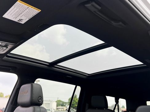 Used 2024 Chevrolet Suburban High Country image 7