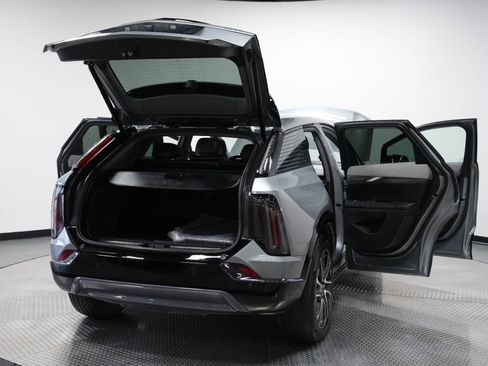 Used 2025 Cadillac Optiq Sport 2 w/ LPO, Floor Liner Package AWD/4WD image 18