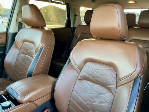 Used 2023 Nissan Pathfinder Platinum w/ Black Appearance Package image 43