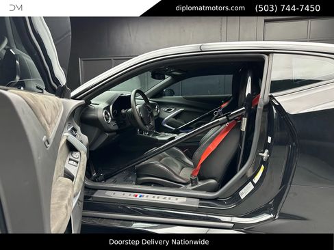 Used 2018 Chevrolet Camaro ZL1 image 18