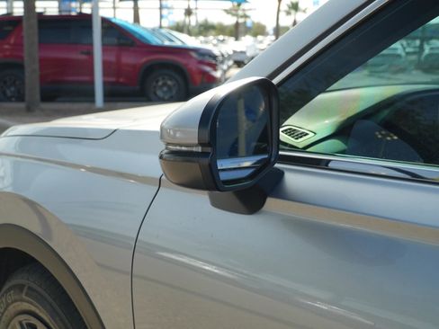 Used 2025 Honda CR-V EX-L image 9