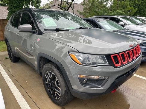 Used 2020 Jeep Compass Trailhawk w/ Cold Weather Group AWD/4WD image 2