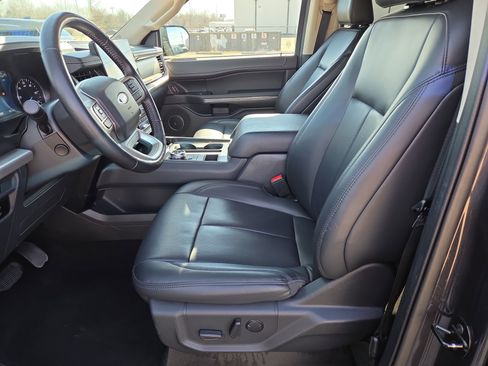 Used 2024 Ford Expedition Max XLT image 5