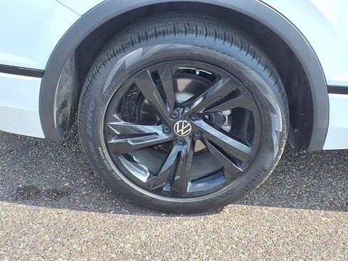 Used 2024 Volkswagen Tiguan SE R-Line w/ MDO Package, Three-Row FWD image 10