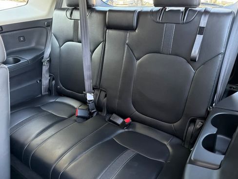 Used 2025 Honda Pilot EX-L image 17