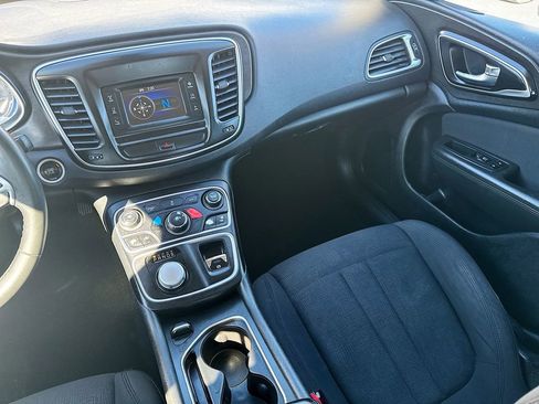 Used 2016 Chrysler 200 Limited image 26
