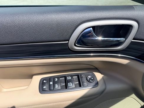 Used 2020 Jeep Grand Cherokee Limited image 19