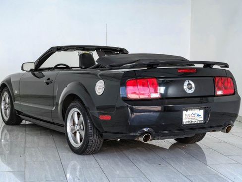 Used 2006 Ford Mustang GT RWD image 8