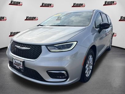Used 2024 Chrysler Pacifica Touring-L