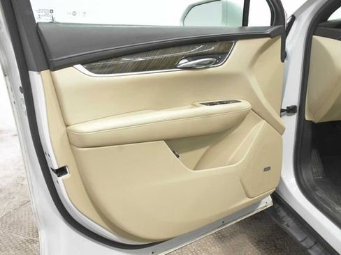 Used 2020 Cadillac XT5 Premium Luxury FWD image 17