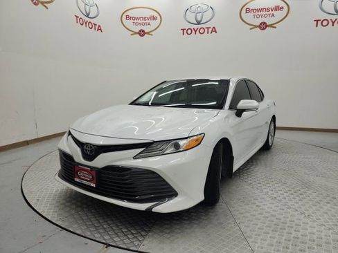 Used 2018 Toyota Camry XLE image 2