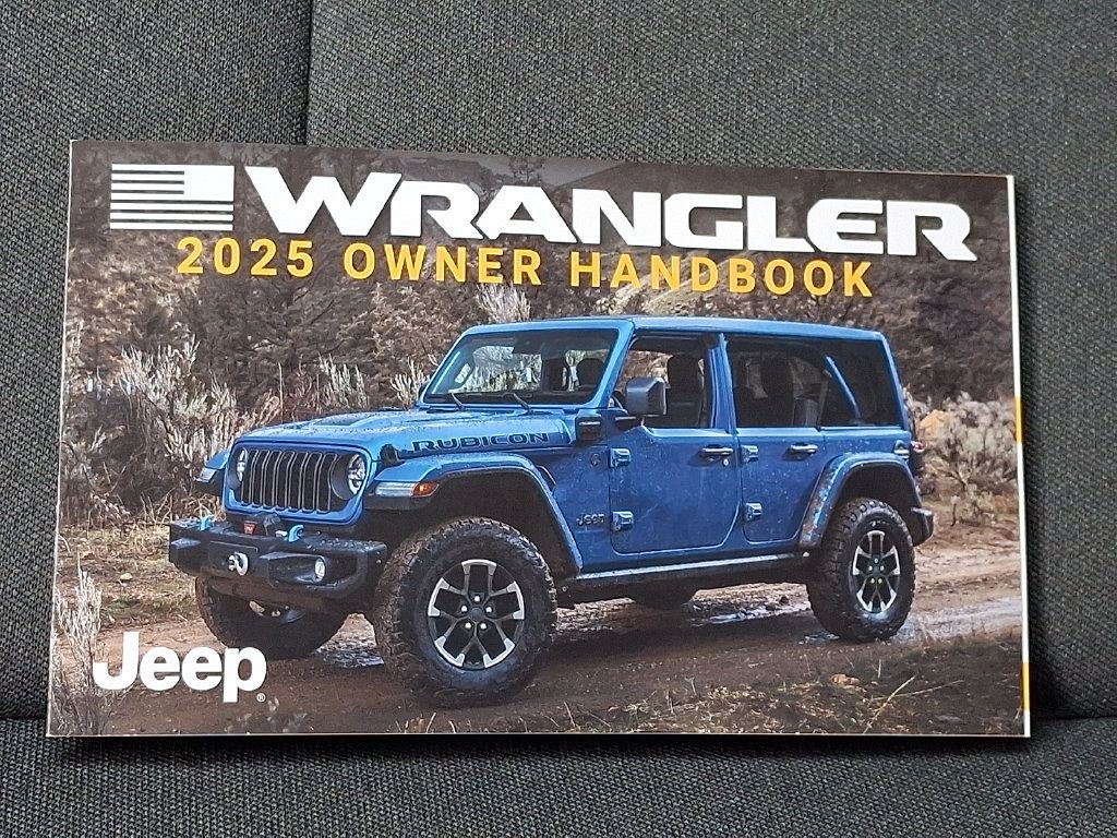 Used 2025 Jeep Wrangler Sport AWD/4WD image 31