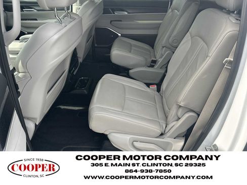 Used 2024 Jeep Wagoneer L Series II w/ Flexible Seating Group RWD image 22