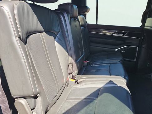 Certified 2022 Jeep Wagoneer Series I AWD/4WD image 15