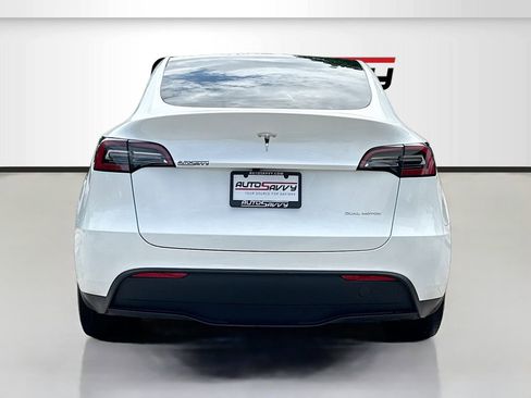 Used 2024 Tesla Model Y Long Range AWD/4WD image 6