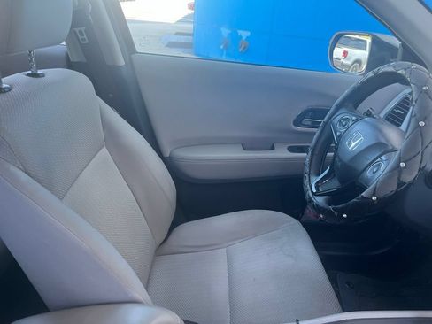 Used 2017 Honda HR-V EX image 4