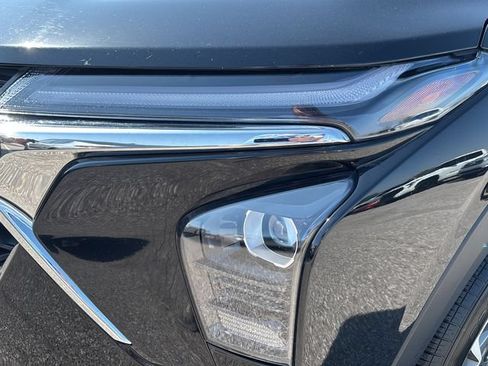 Used 2025 Chevrolet Trax LT FWD image 9