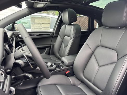 Certified 2026 Porsche Macan S AWD/4WD image 5