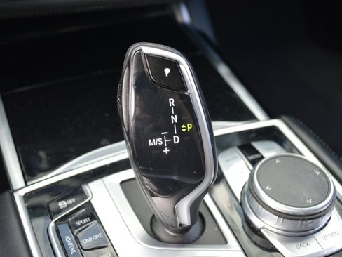 Used 2022 BMW 740i w/ M Sport Package RWD image 23