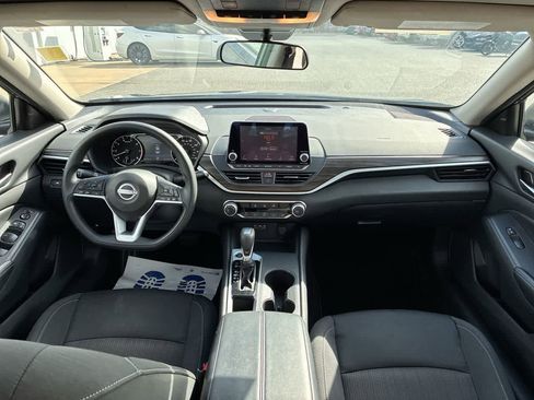 Used 2025 Nissan Altima 2.5 SV FWD image 19