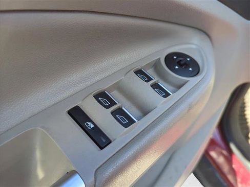 Used 2019 Ford Escape SEL image 8