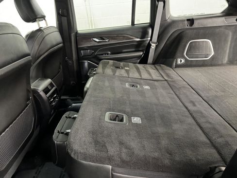 Used 2023 Jeep Grand Cherokee Overland AWD/4WD image 30