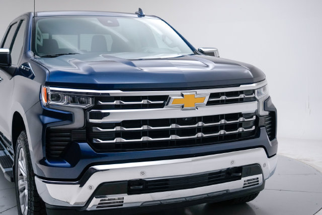 Used 2023 Chevrolet Silverado 1500 LTZ w/ LTZ Convenience Package II AWD/4WD image 10