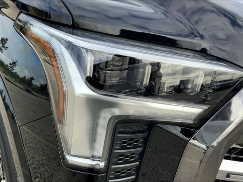 Used 2023 Toyota Tundra Platinum image 27