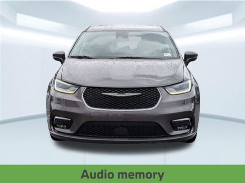 Used 2023 Chrysler Pacifica Touring-L FWD image 11