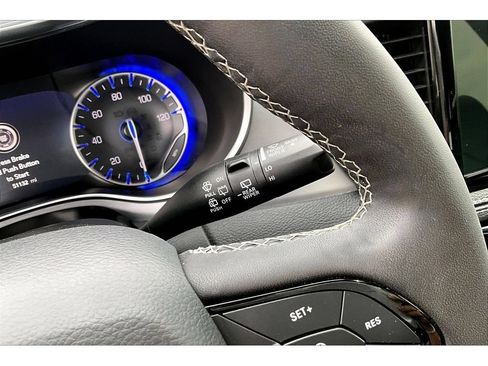 Used 2025 Chrysler Pacifica Limited FWD image 20