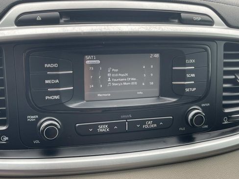 Used 2017 Kia Sorento FWD image 24