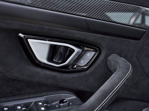 Used 2024 Lamborghini Urus Performante image 41