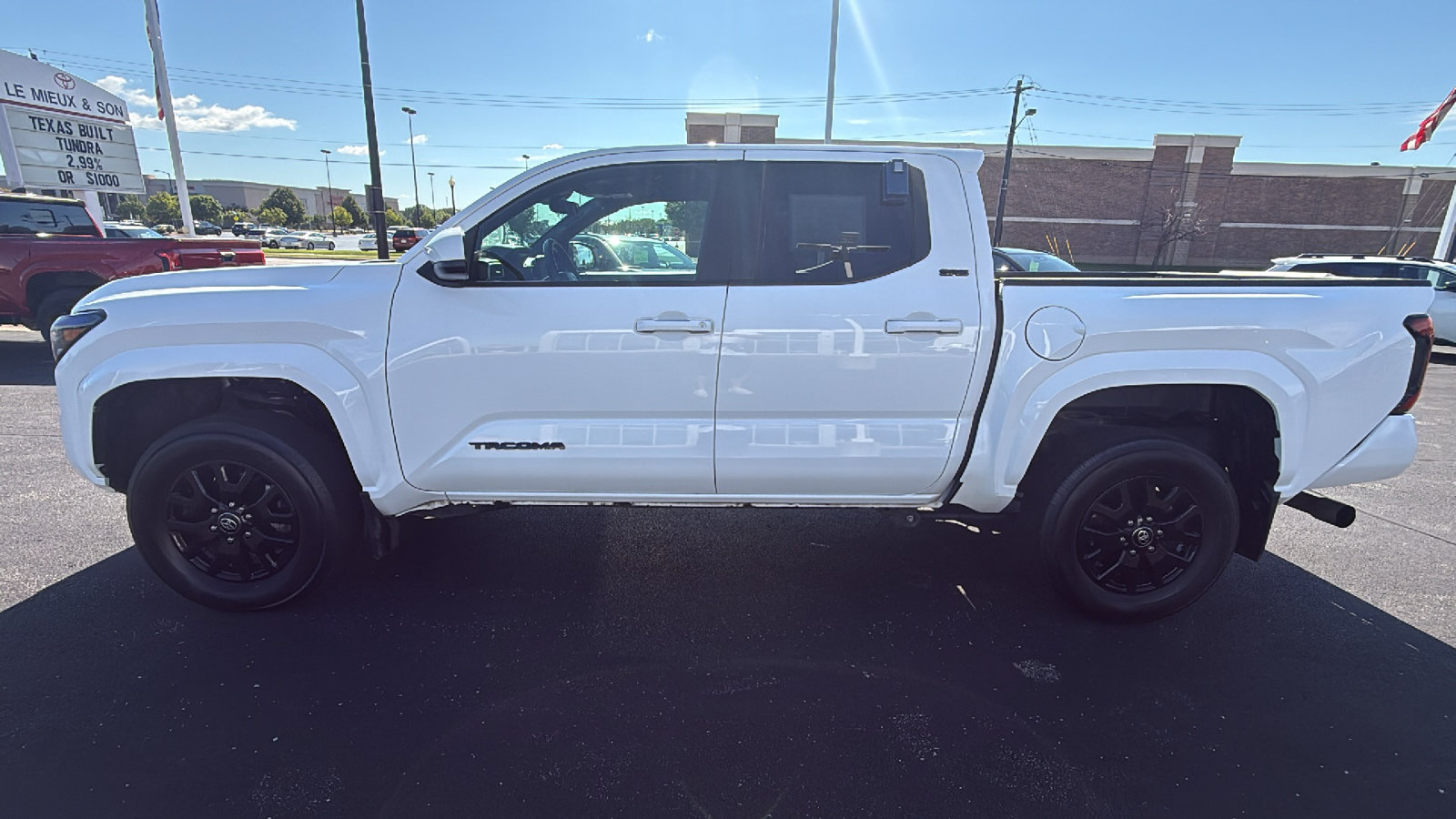 Used 2024 Toyota Tacoma SR5 AWD/4WD image 4