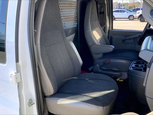 Used 2024 GMC Savana 2500 w/ Driver Convenience Package image 8