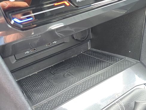 Used 2023 Volkswagen Tiguan SE image 27