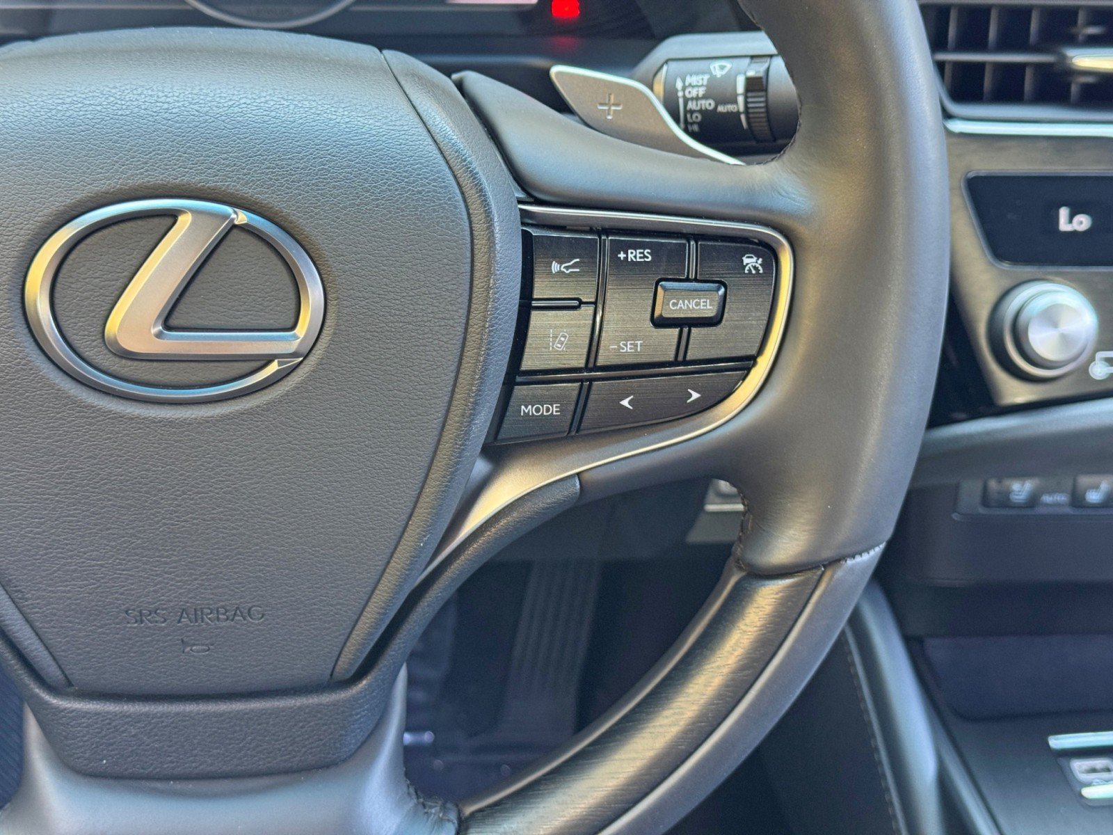 Used 2024 Lexus ES 300h Ultra Luxury w/ Accessory Package (Z2) FWD image 23