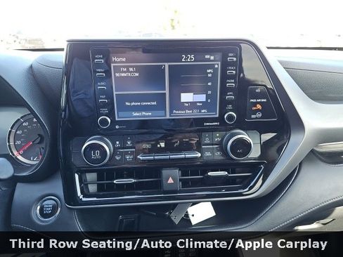 Used 2022 Toyota Highlander L image 16