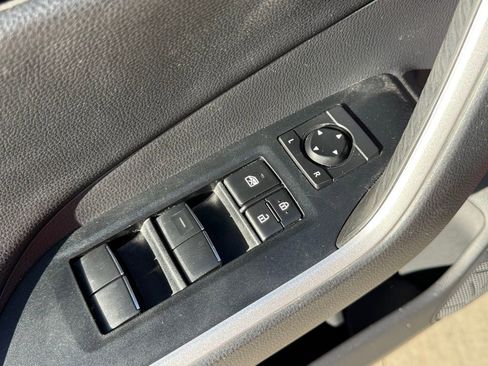 Used 2021 Toyota RAV4 Limited image 14