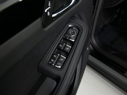 New 2026 Porsche Macan AWD/4WD image 21